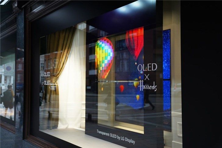 OLED全息屏幕在展廳展館設(shè)計中的作用插圖